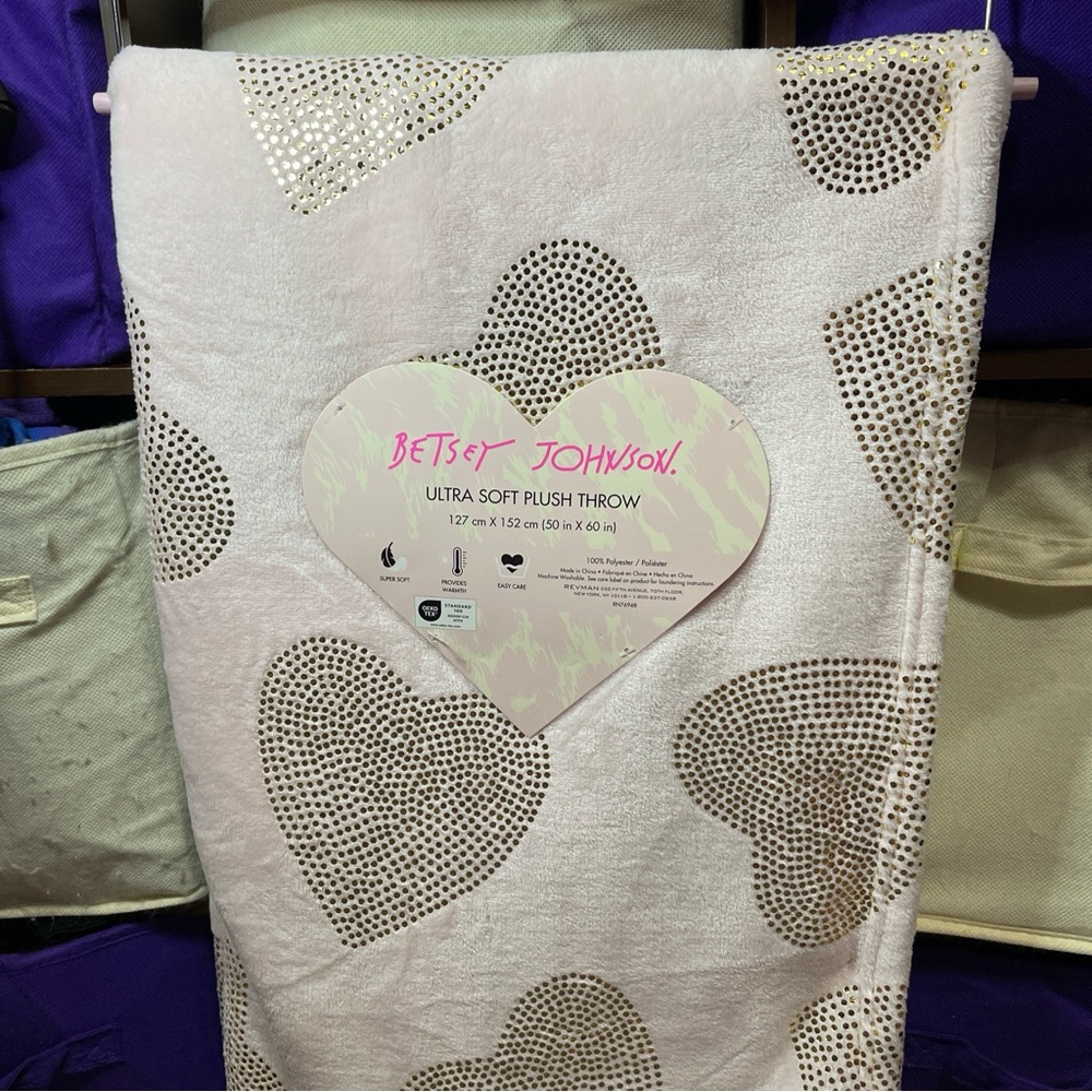 Betsey Johnson gold dot heart pattern